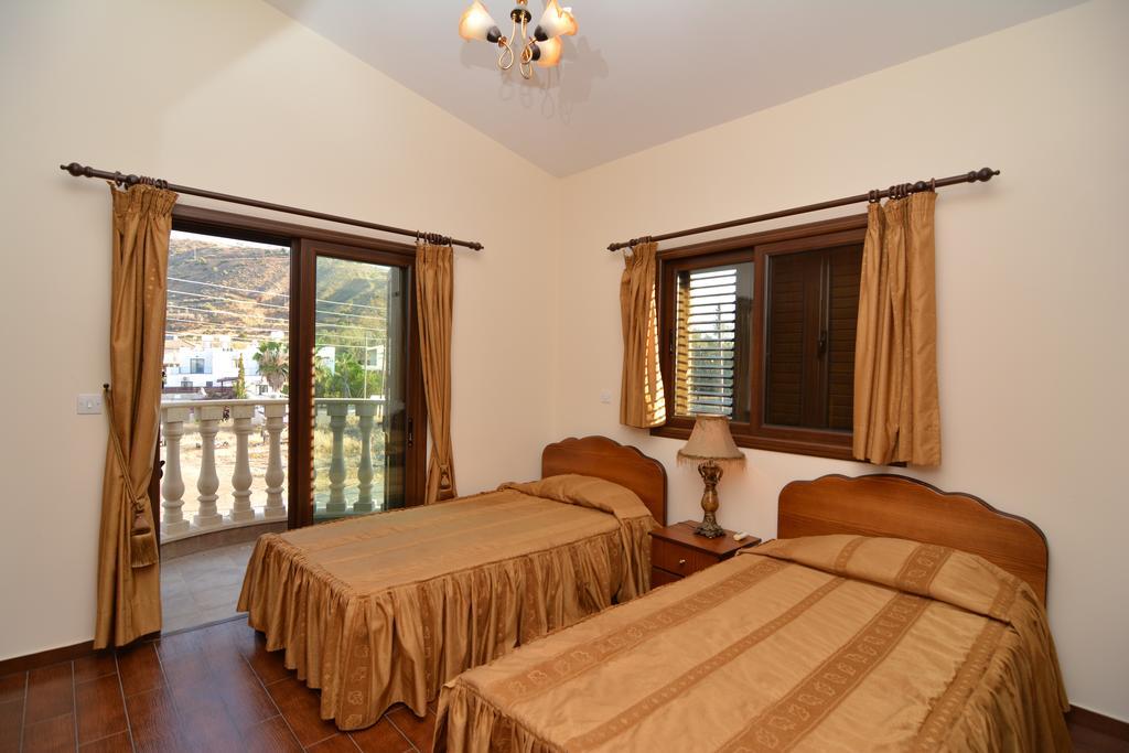 Kalli Villa Помос Стая снимка